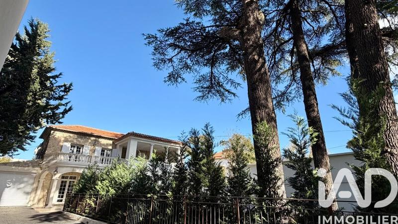 Maison - 225 m² - 10 pièces