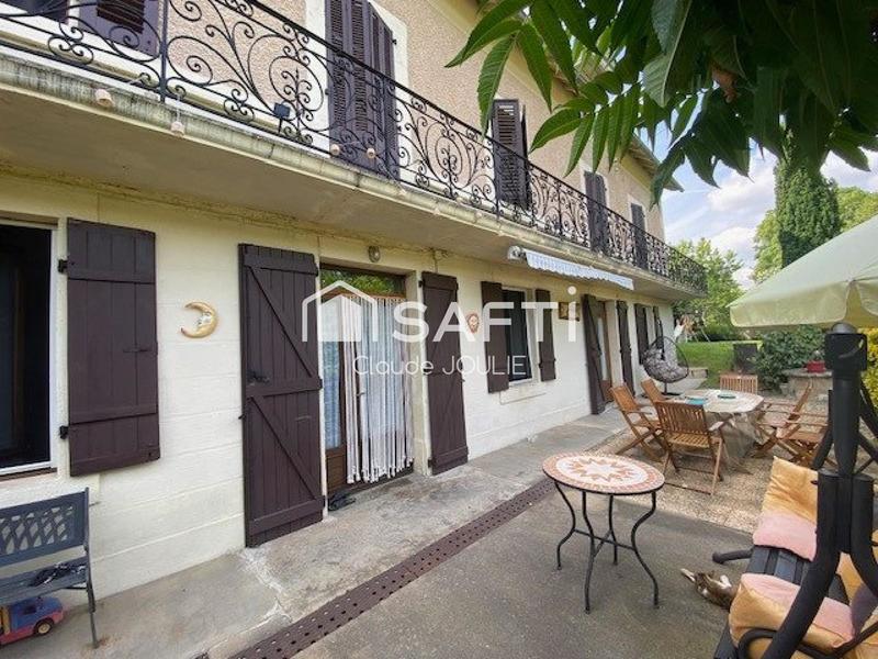 Maison - 220 m² - 10 pièces