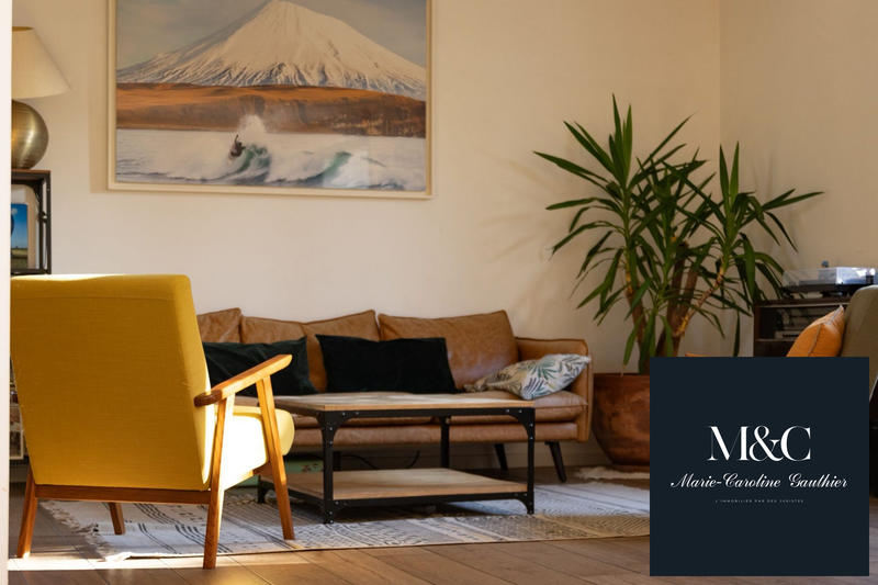 Maison traditionnelle - 223 m² - 7 pièces