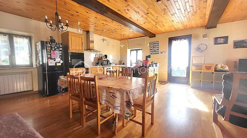 Maison traditionnelle - 275 m² - 12 pièces