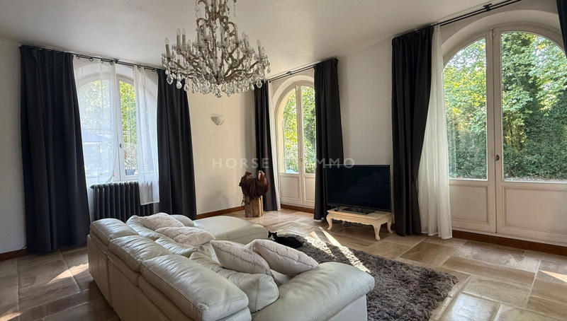 Bastide - 800 m² - 12 pièces