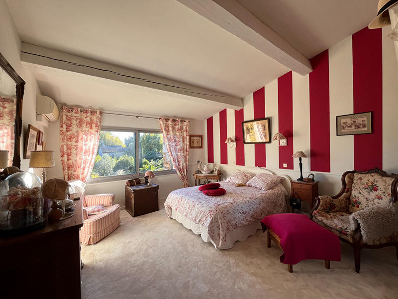 Maison - 256 m² - 6 pièces