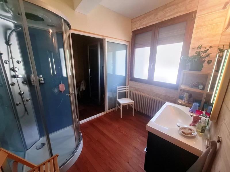 Maison traditionnelle - 180 m² - 7 pièces