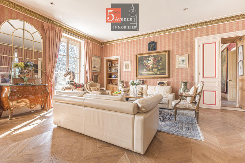 Maison - 430 m² - 11 pièces