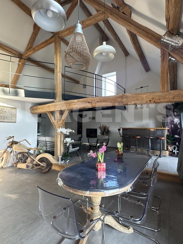 Maison - 225 m² - 7 pièces