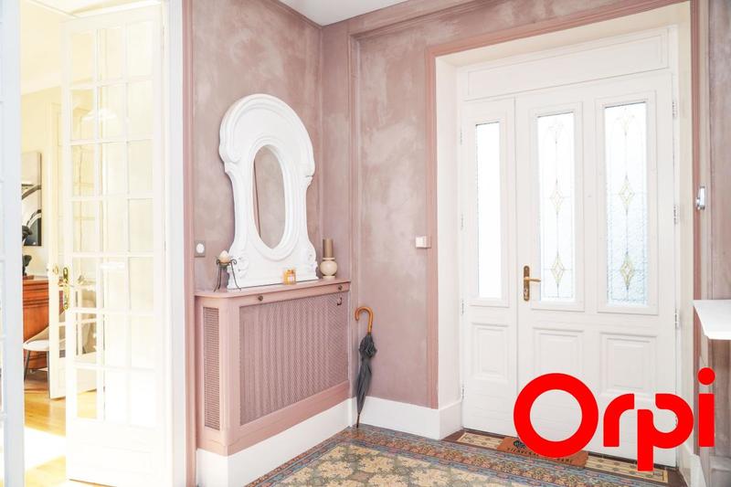 Maison - 340 m² - 7 pièces