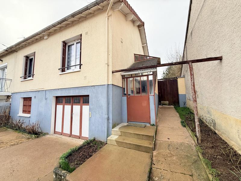 Maison - 90 m² - 5 pièces