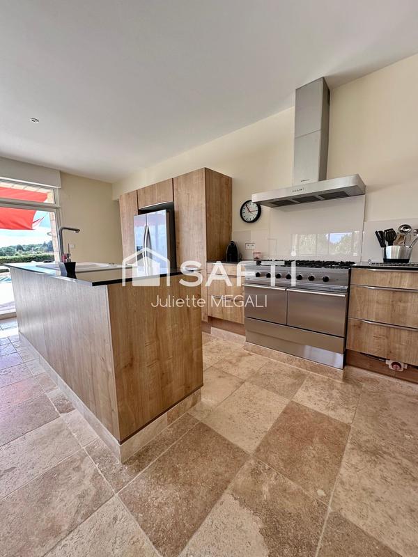 Maison - 550 m² - 16 pièces