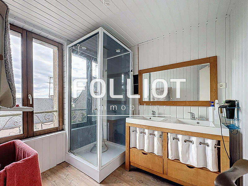 Maison - 180 m² - 8 pièces