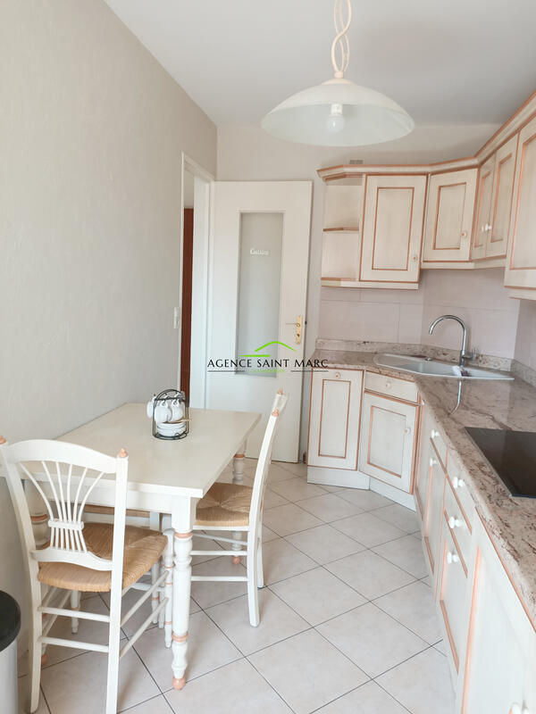 Appartement - 82 m² - 3 pièces