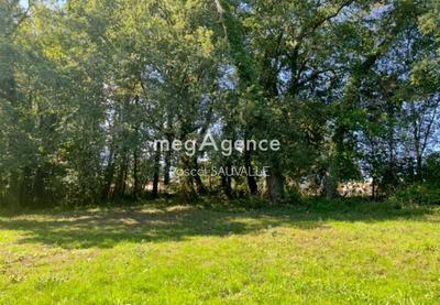 Terrain constructible - 1 785 m²