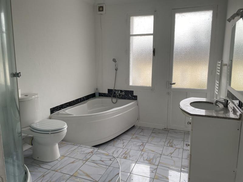 Maison - 240 m² - 9 pièces