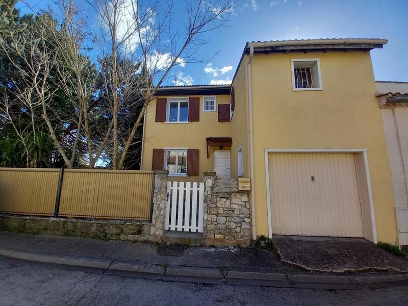 Maison - 90 m² - 5 pièces