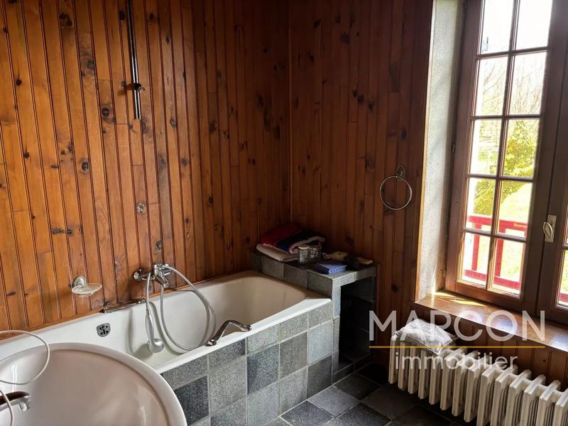 Propriété - 225 m²