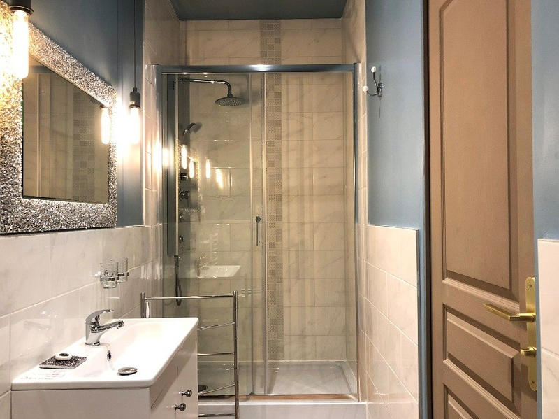 Local commercial - 900 m² - 20 pièces