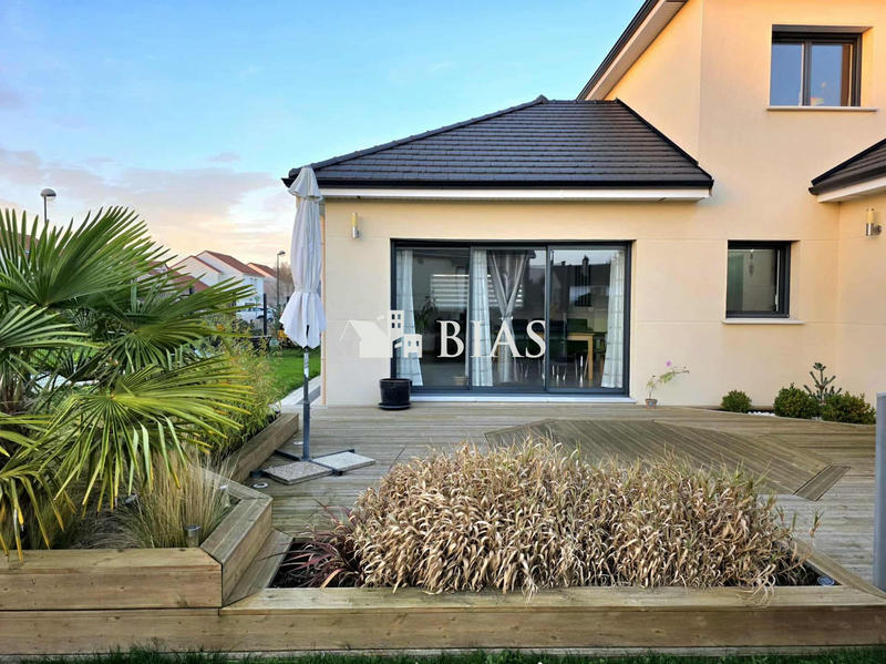 Maison - 163 m² - 7 pièces