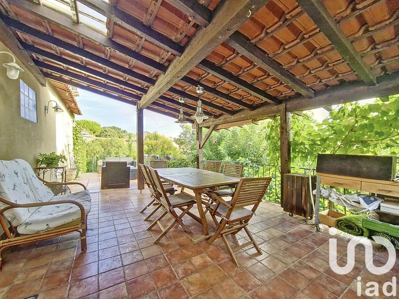 Maison - 215 m² - 8 pièces