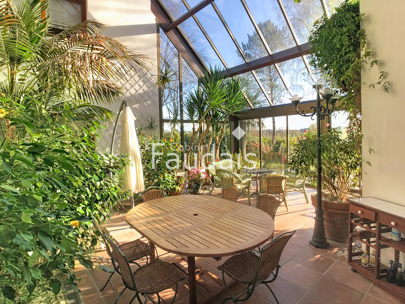 Maison - 300 m² - 7 pièces