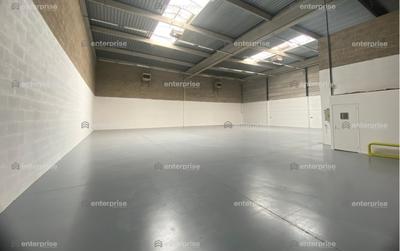Local d'activité / Entrepôt - 680 m²