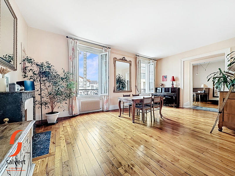 Maison - 255 m² - 9 pièces