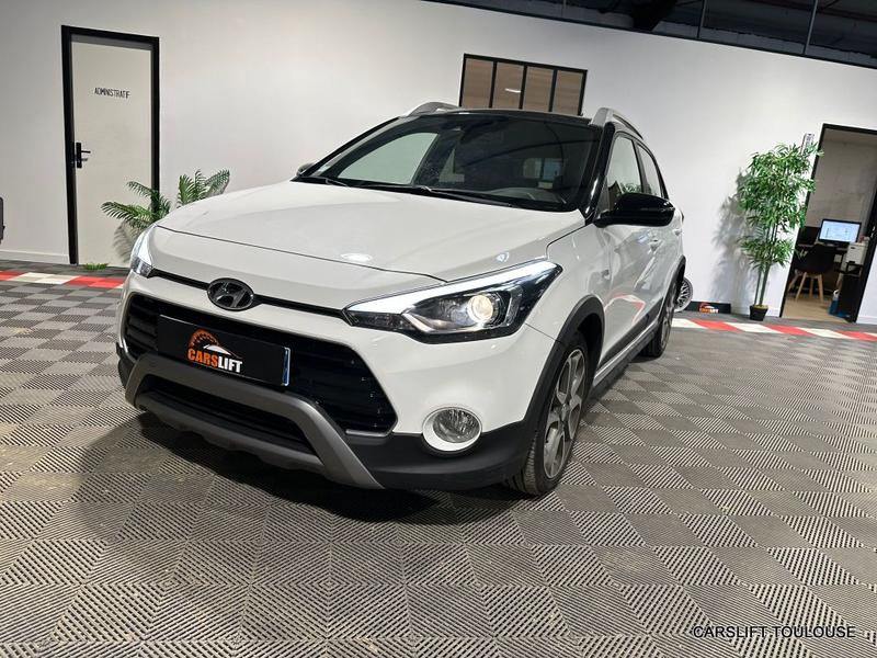 Hyundai i20 1.0 t-Gdi -Black Ride - 11 000 Kms Garantis Premiere Main