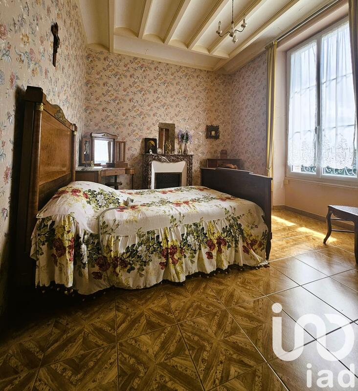 Maison - 265 m² - 11 pièces