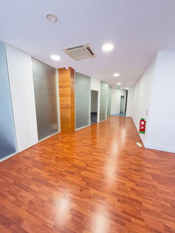 Bureau - 559 m²