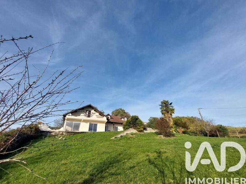 Maison - 228 m² - 7 pièces