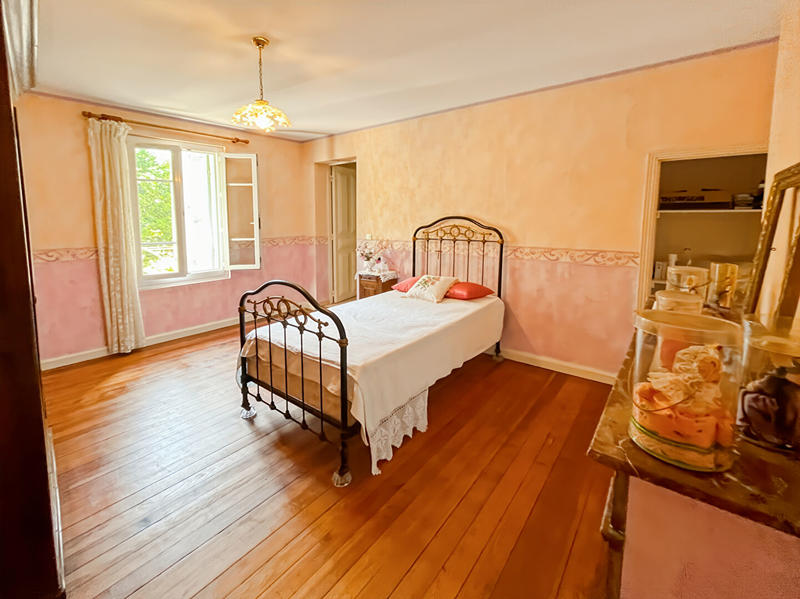 Maison - 263 m² - 9 pièces