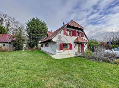 Maison - 162 m² - 9 pièces