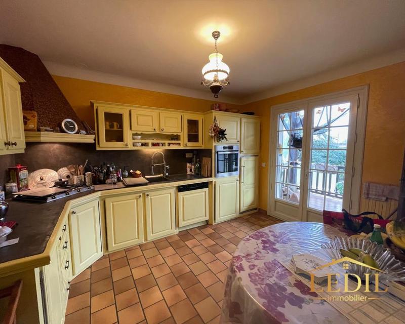 Maison - 162 m² - 5 pièces