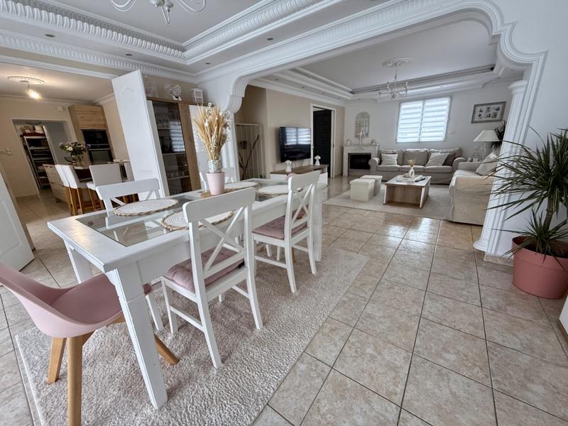 Maison - 180 m² - 9 pièces