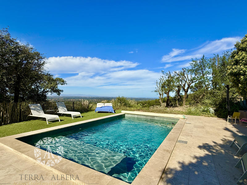 Mas - 200 m² - 7 pièces