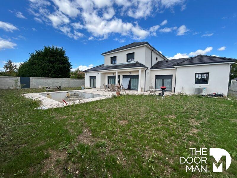 Maison - 200 m² - 7 pièces