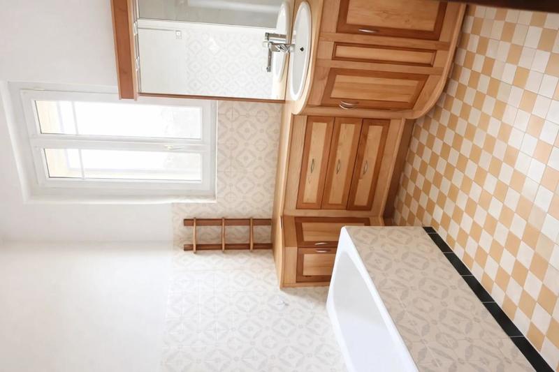 Propriété - 240 m² - 8 pièces