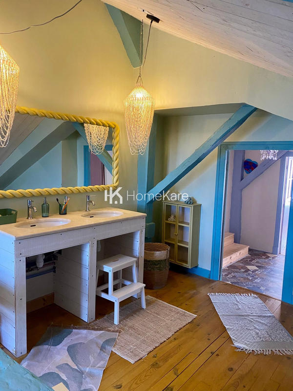 Maison - 300 m² - 8 pièces