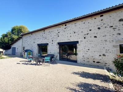 Maison - 280 m² - 4 pièces