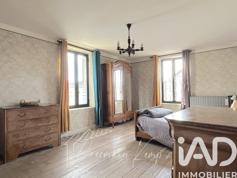 Maison - 214 m² - 7 pièces