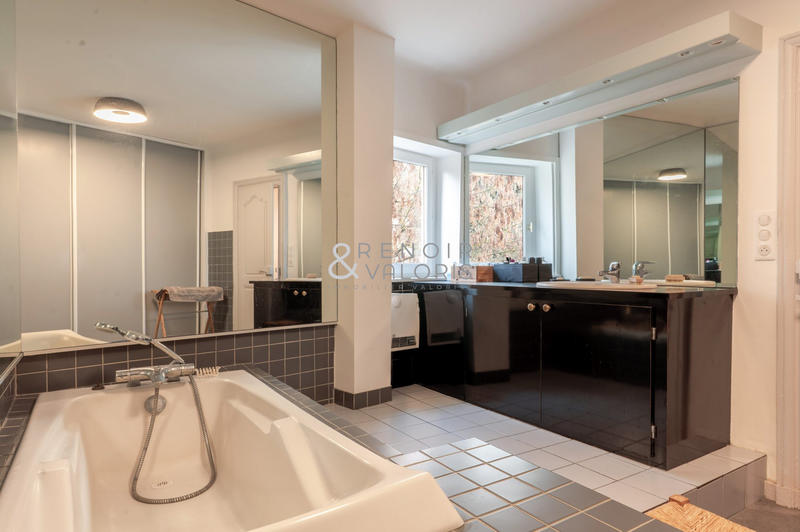 Appartement - 196 m² - 6 pièces