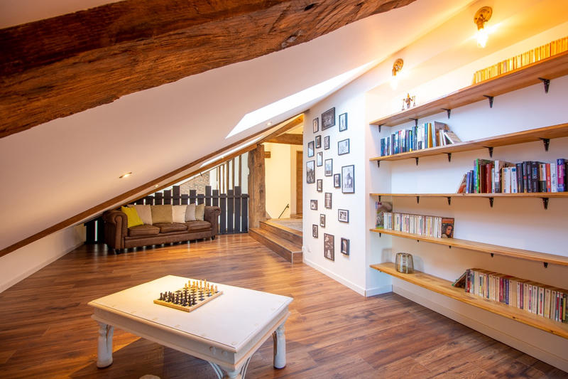 Maison - 360 m² - 9 pièces