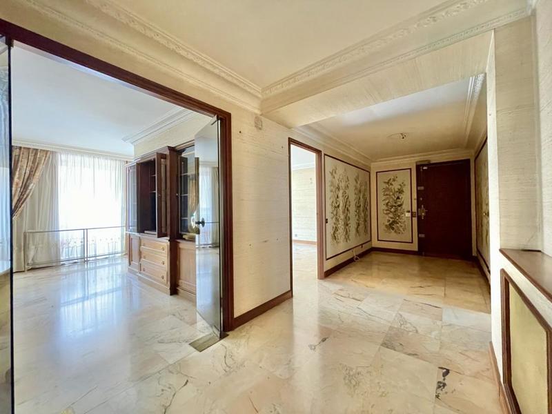 Appartement - 200 m² - 7 pièces