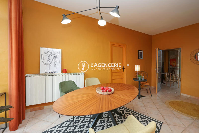 Maison - 300 m² - 7 pièces