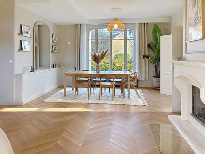 Maison bourgeoise - 300 m² - 9 pièces