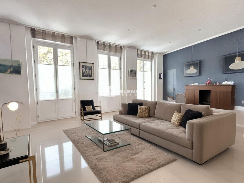 Appartement - 250 m² - 9 pièces