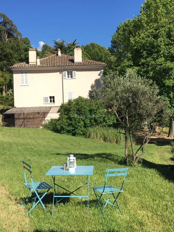 Maison - 433 m² - 15 pièces