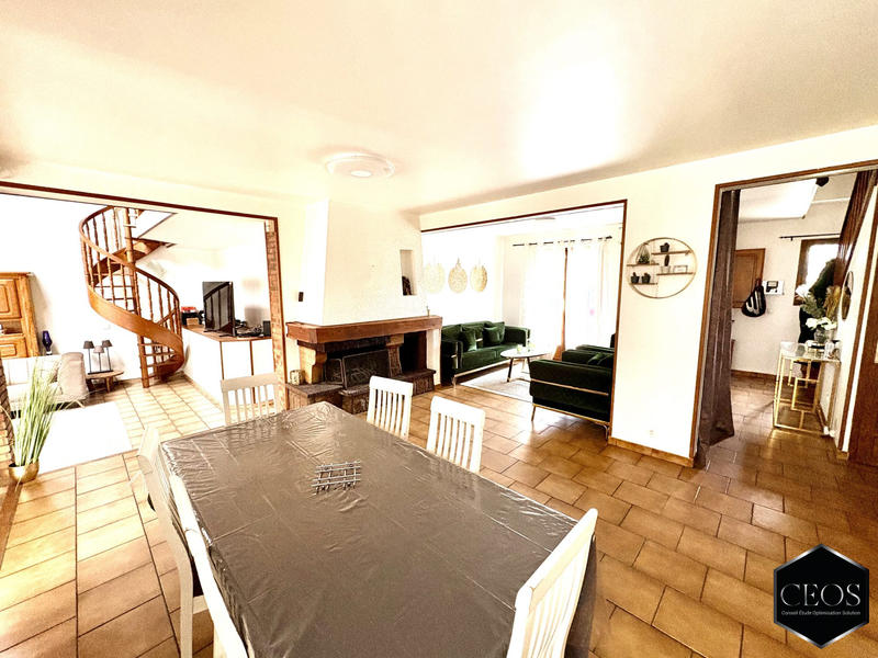 Maison - 210 m² - 8 pièces