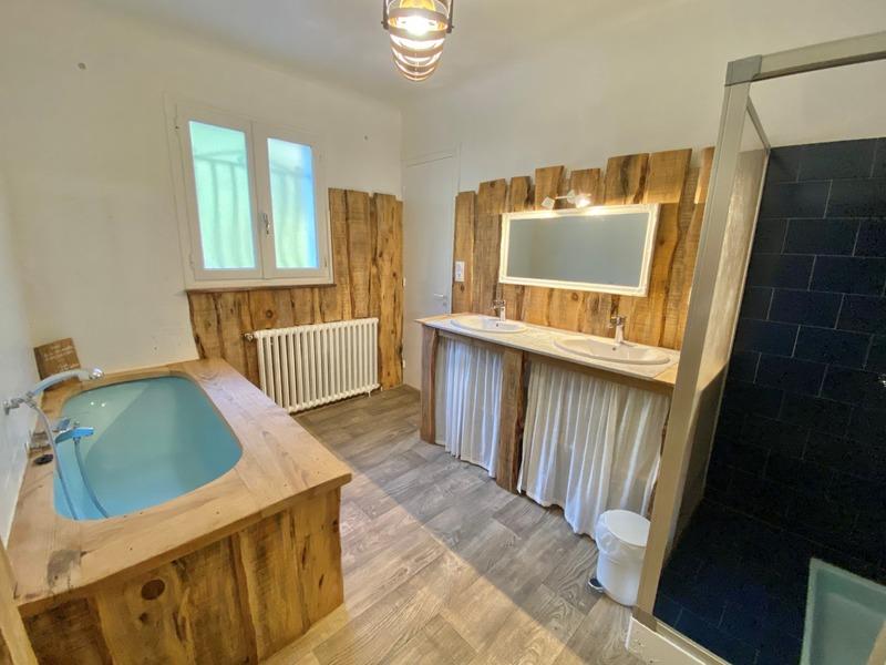 Maison - 220 m² - 7 pièces