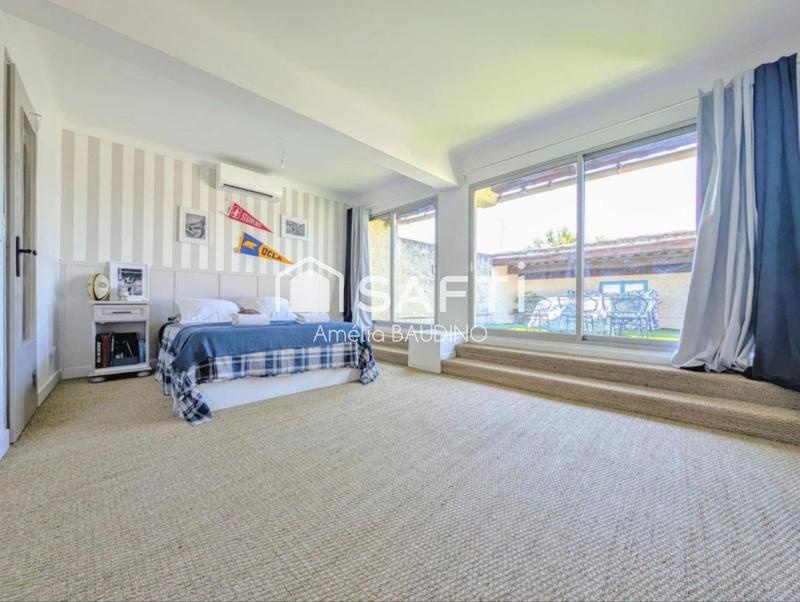 Maison - 180 m² - 6 pièces