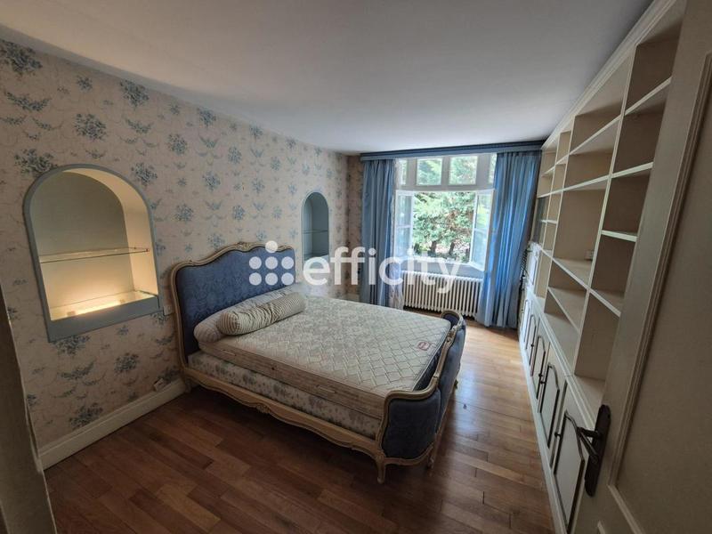 Maison - 231 m² - 6 pièces