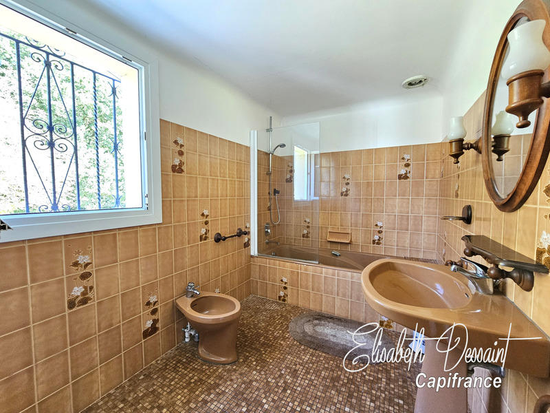 Villa - 234 m² - 10 pièces